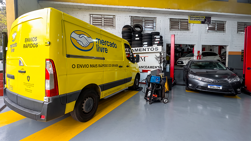 Van do Mercado Livre em atendimento na oficina Shalom